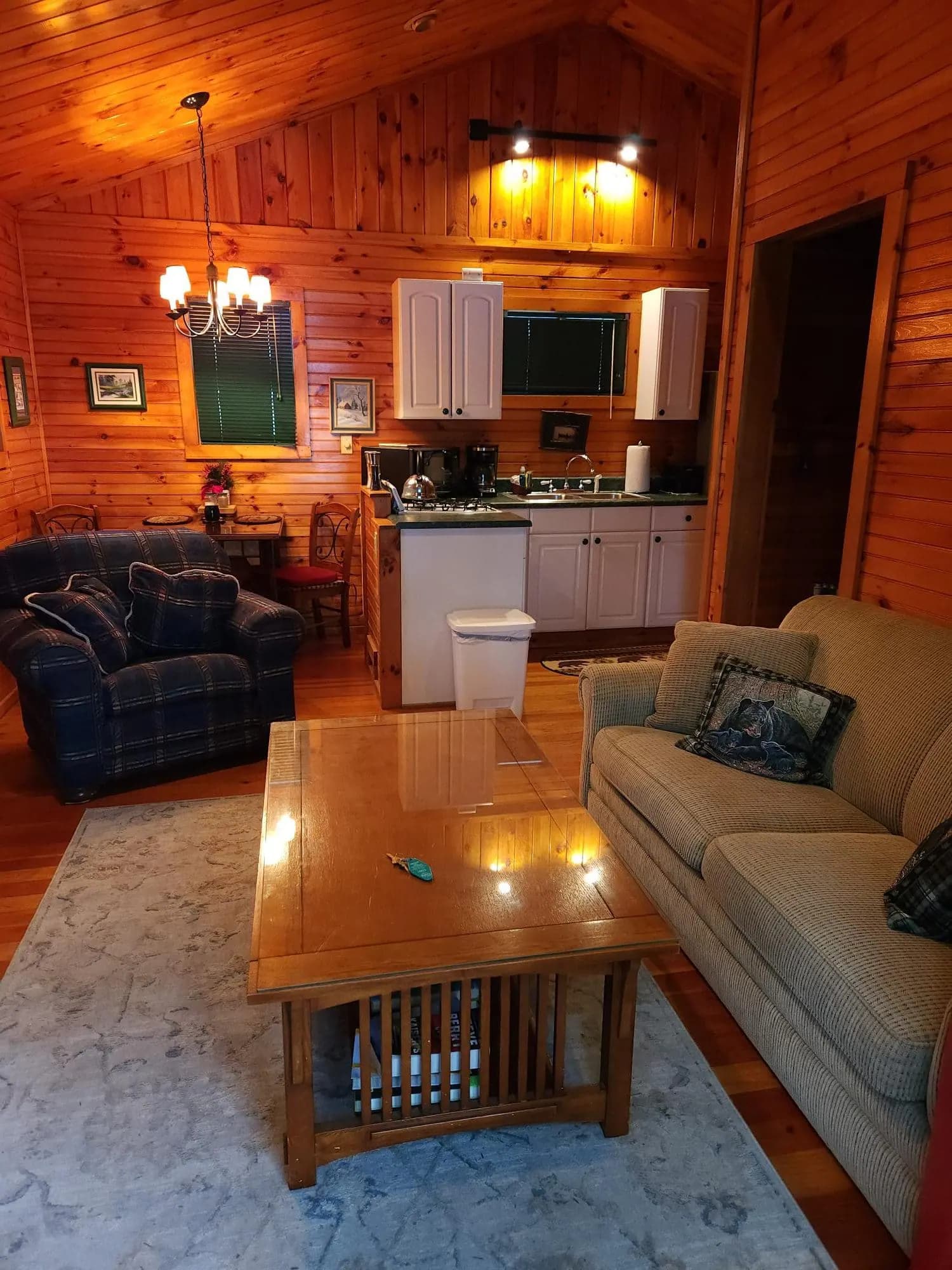 Pine kitchen at Colden Lodge