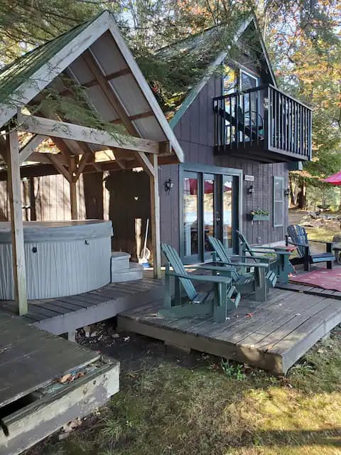 The hot tub at Colden Lodge